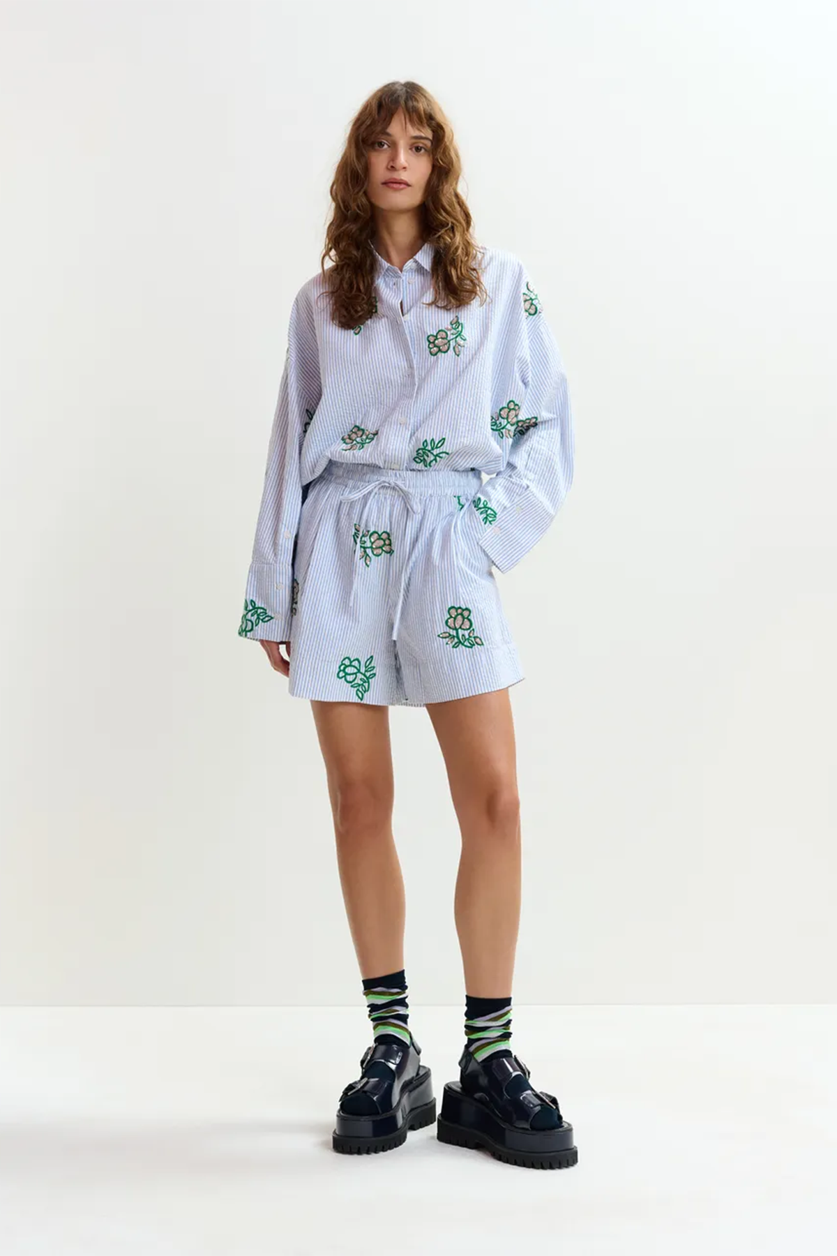 Essentiel Antwerp Damen Shorts Juste Weiss/Hellblau NATUR-WEISS Bild 2