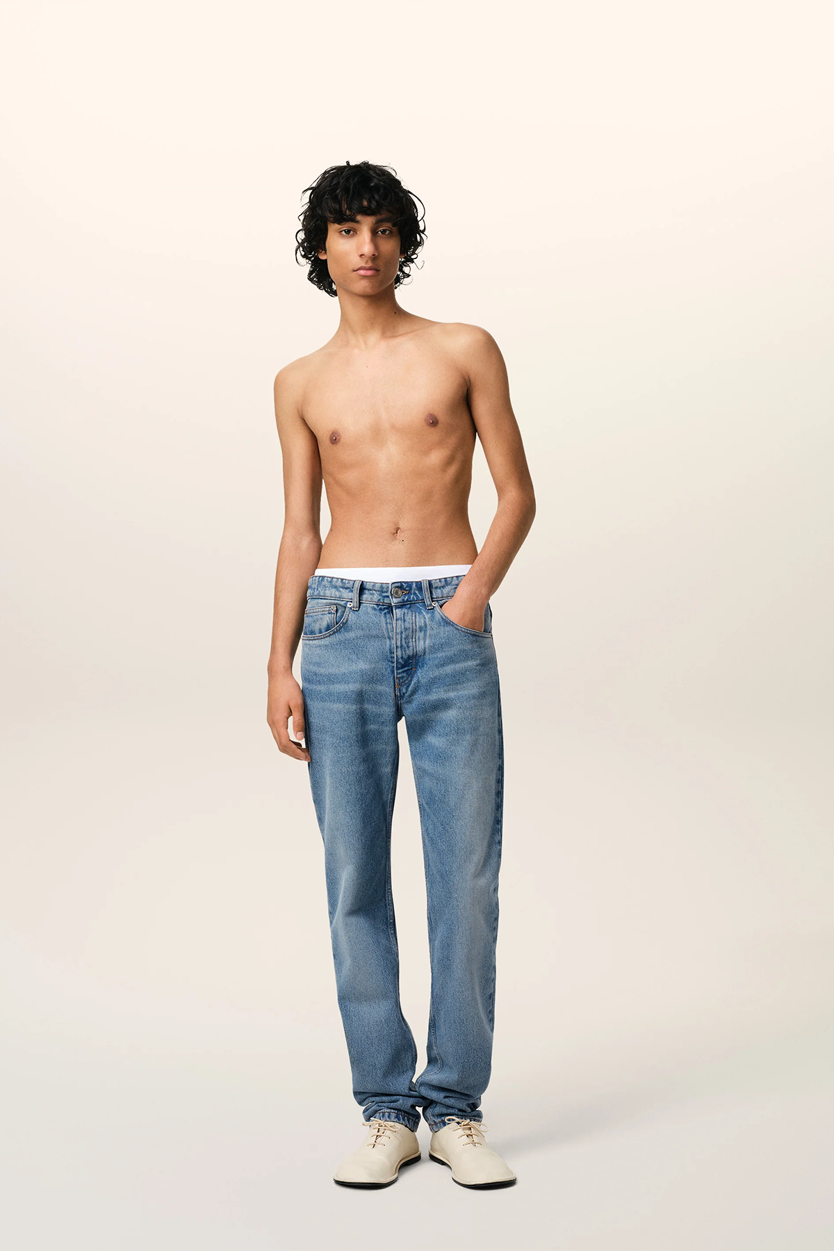 AMI Paris Herren Classic-Fit Jeans Blau BLEU USED 480E25 Bild 2
