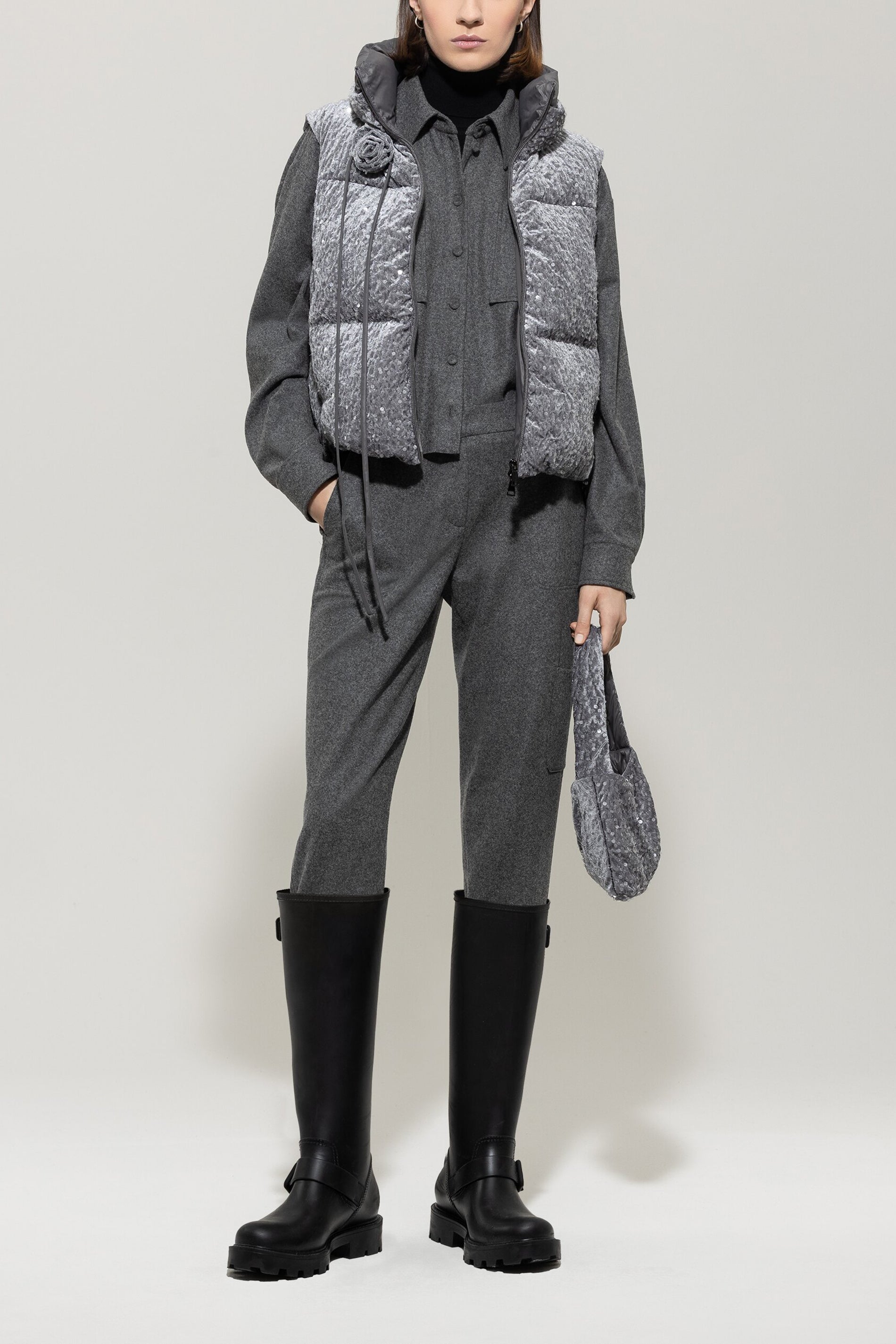 Luisa Cerano Damen Samt-Daunenweste, Grau-Silber Urban grey Bild 2