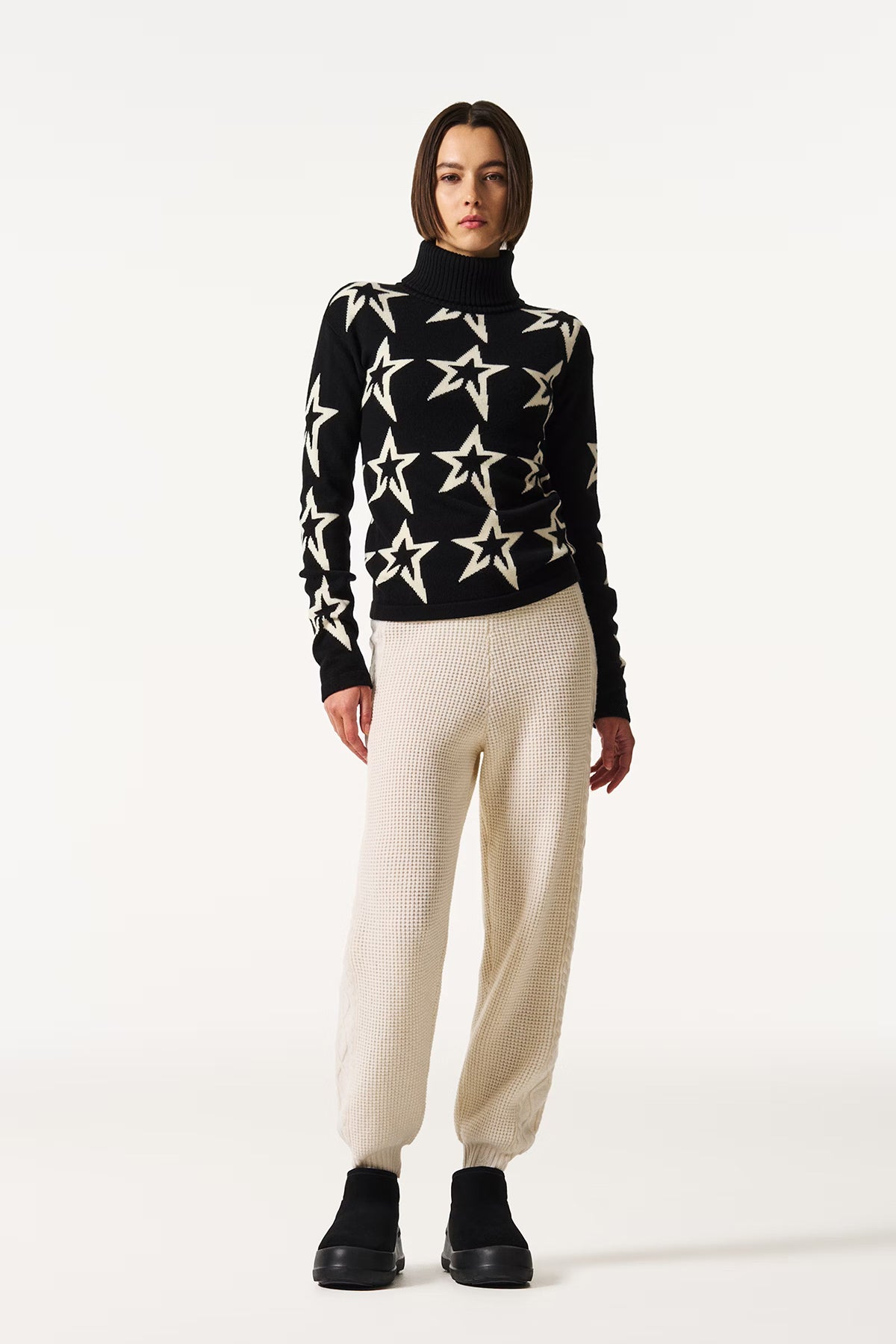 Perfect Moment Damen Strickpullover Stardust Black/Snow White logo star print - black/snow white star Bild 2