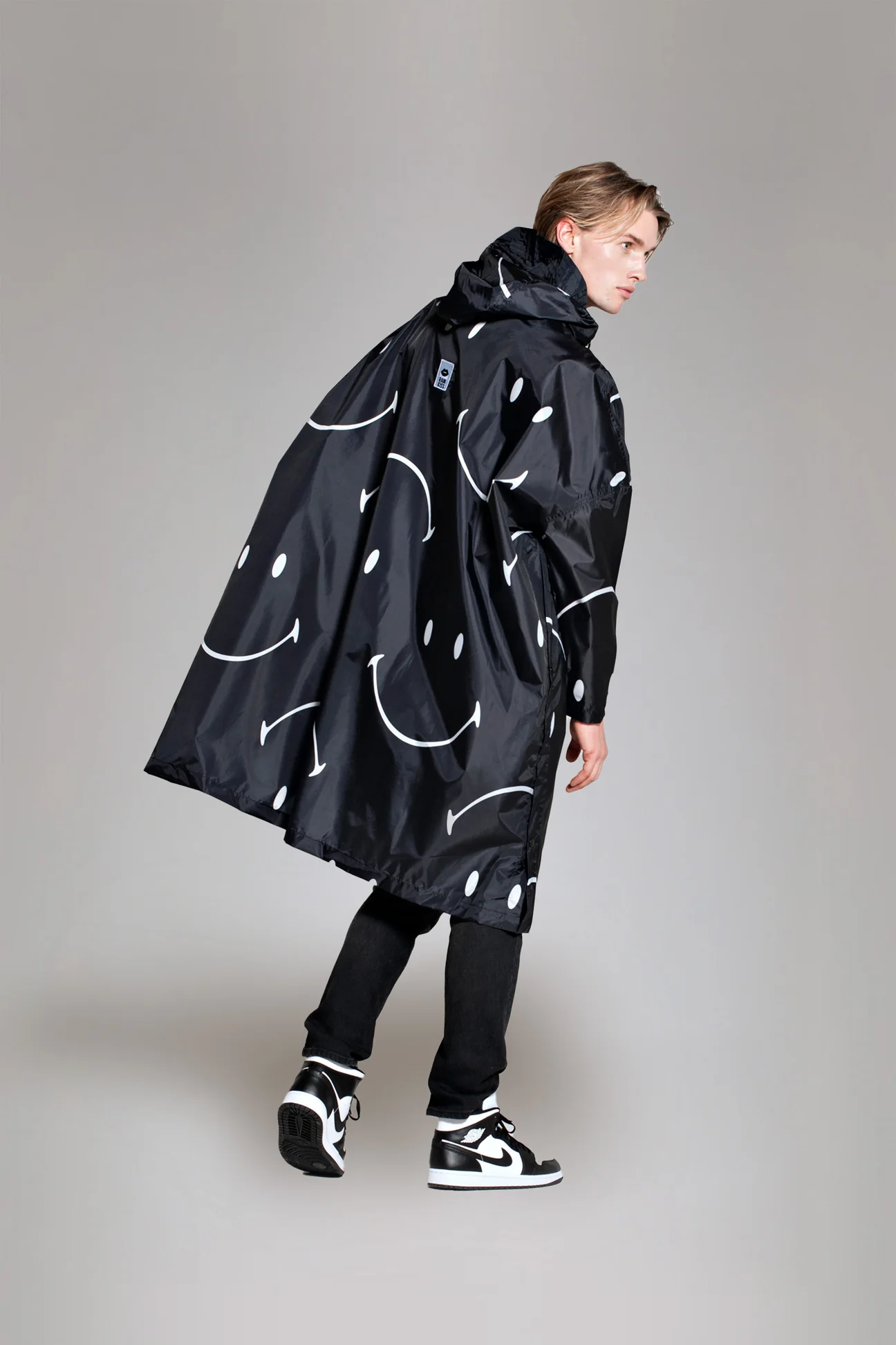 Rainkiss Unisex Regenponcho Classic Smile x Smiley Schwarz SCHWARZ Bild 3