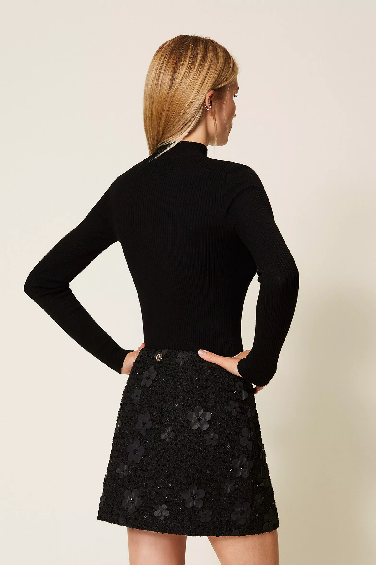 Twin Set Damen Mini-Bouclérock mit Blumen & Pailletten, Schwarz 12733 Bild 3